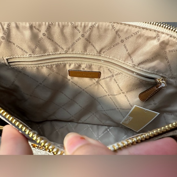 Michael Kors Charolette Top Zip Tote in Signature logo. - Picture 6 of 9